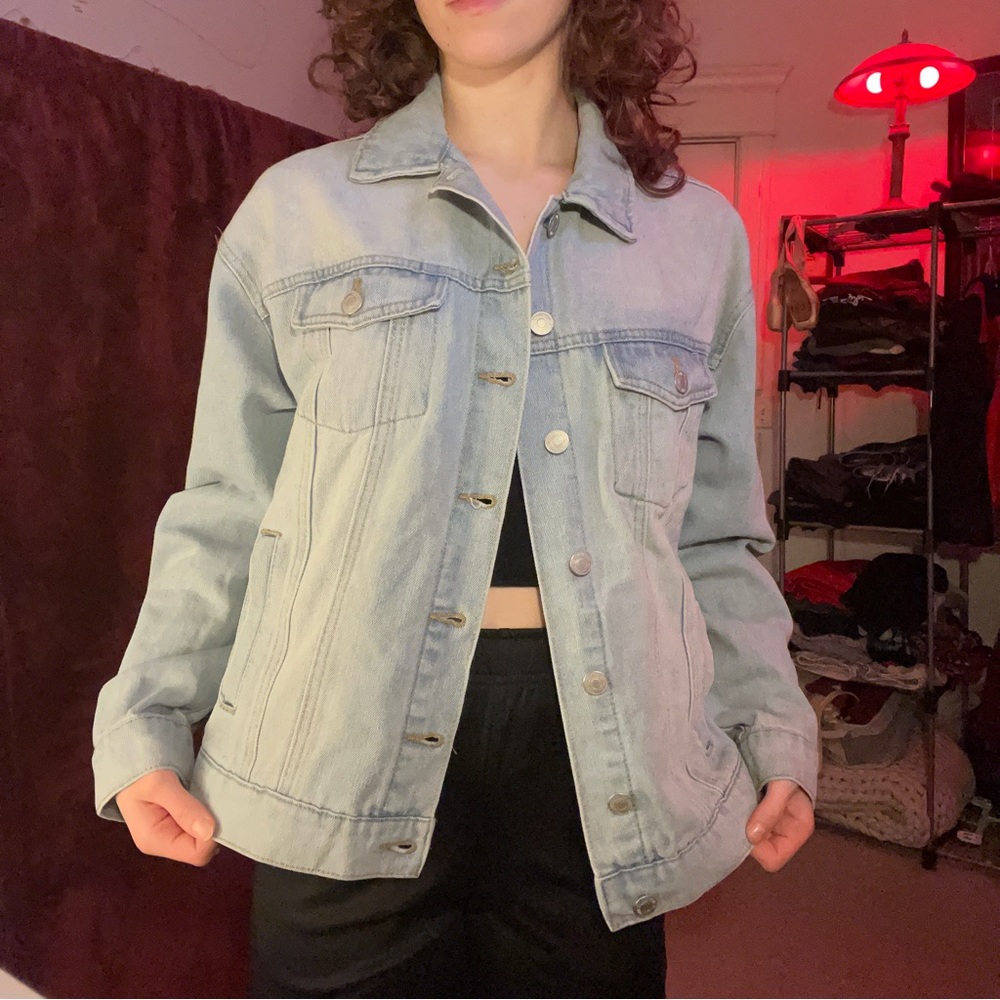 Sky and Sparrow light wash denim jacket. Size small but with an oversized fit.